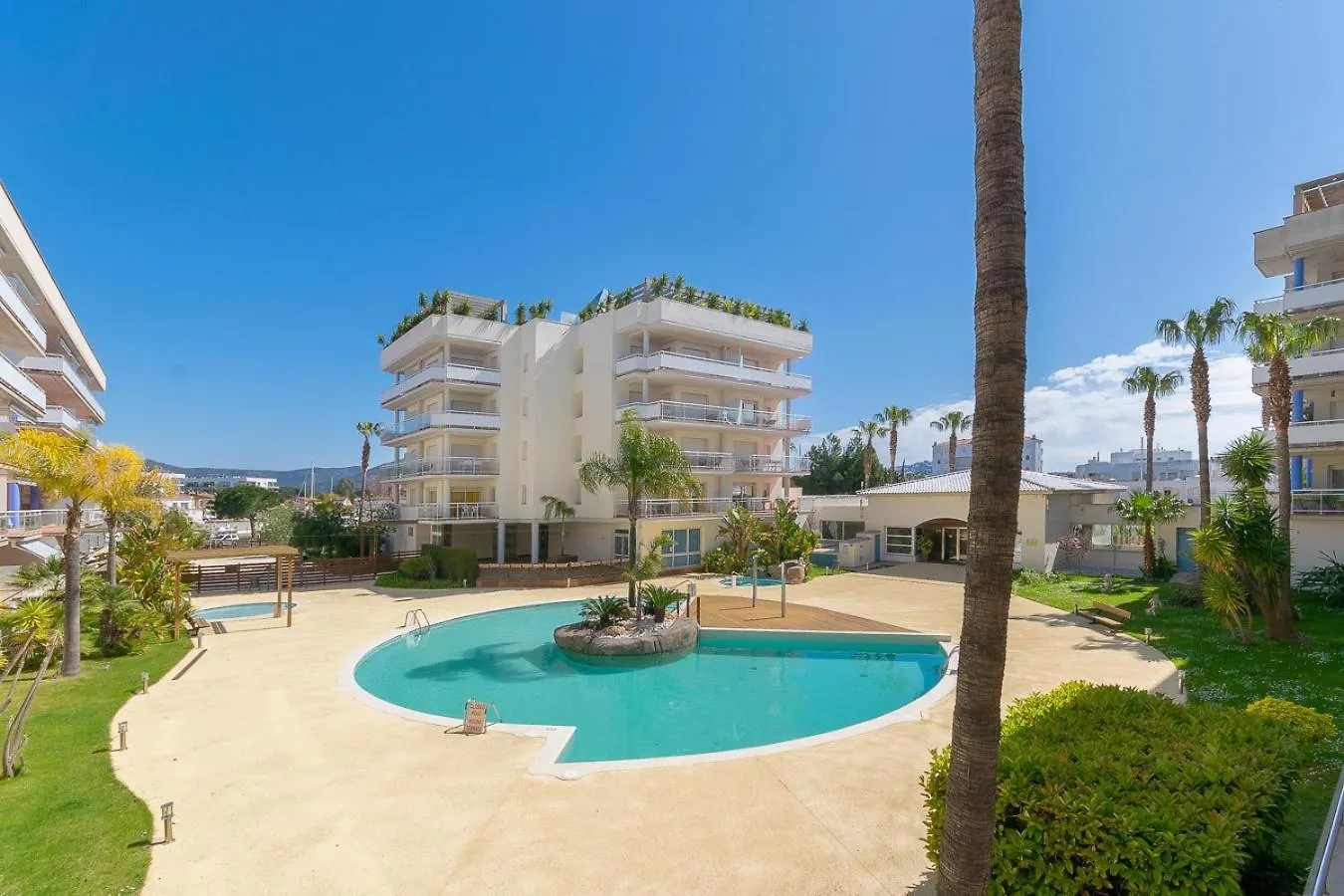 Bonito Apartamento Vista Piscina Av-73 Rosas España