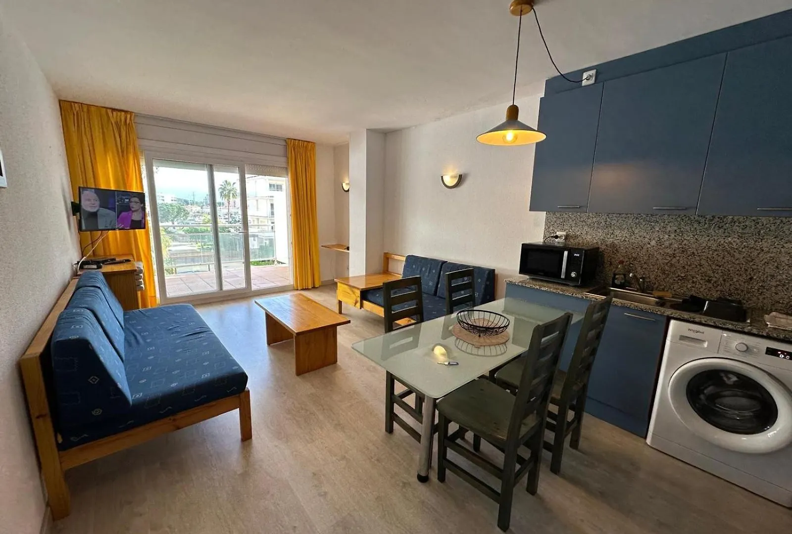 Bonito Apartamento Vista Piscina Av-73 Rosas